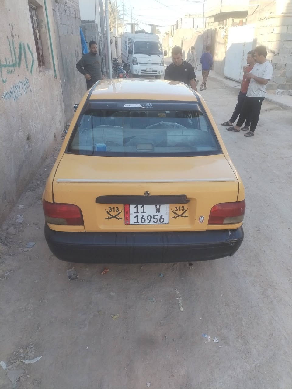 سلام عليكم  سايبه للبيت موديل15 مصفره هيه وغرامات سنويه باسمي كير ومحرك مكفولات برغي مناقصهن ترايها يخبل  سياره كبل لشارع بيع مستعجل سعر 26 وبيها مجال بصيط تواصل عل رقم/***********
