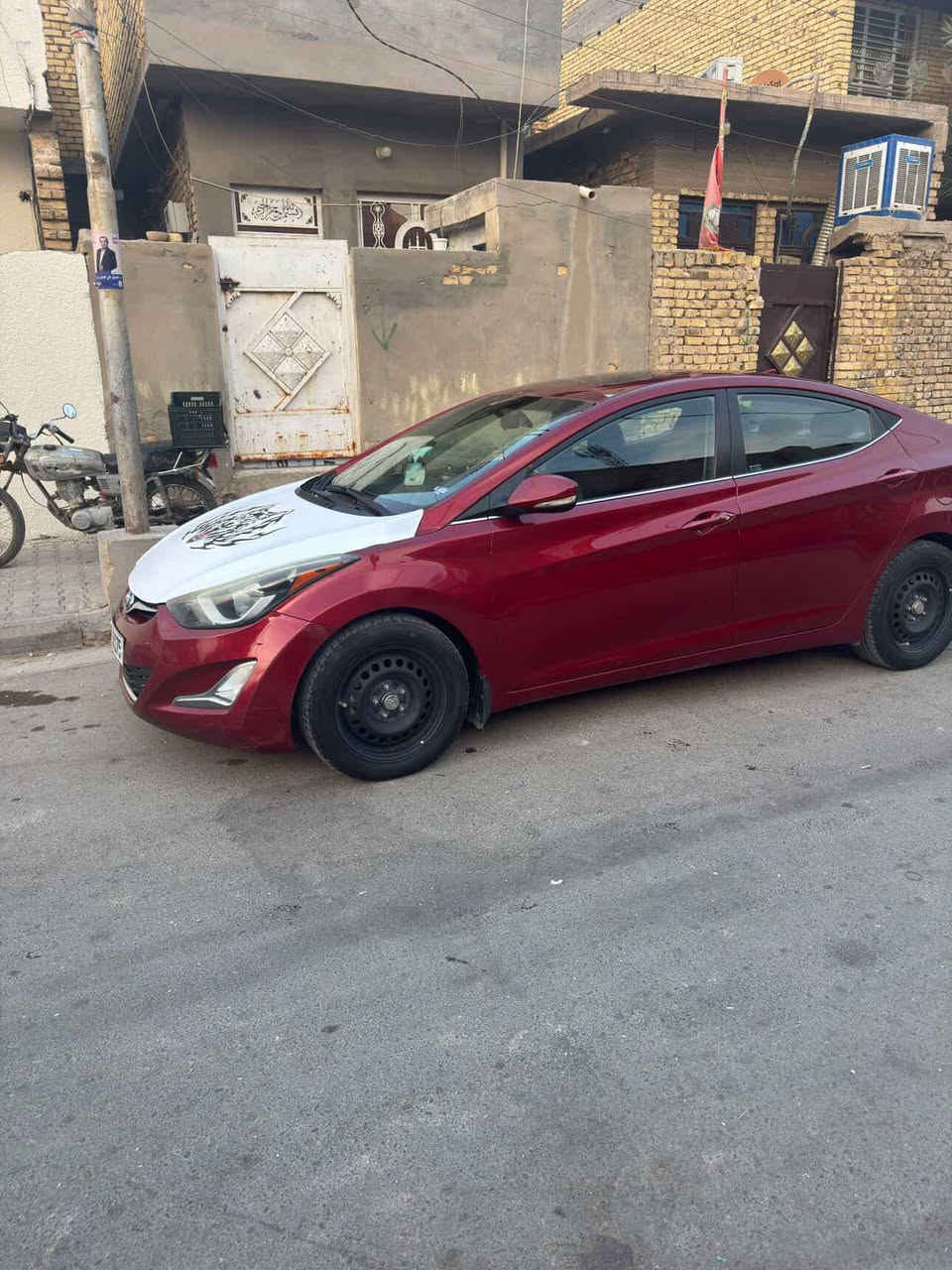 النترا ٢٠١٦ فول مواصفات ١/١ وارد امريكي حادثها جاملغ وقبق جنطه سيارة حلوة ونظيفه
ميكنه ٢٠٠٠
كير atm  المرغوب 
بصمتين 
تحكمات ستيرن كامله
سلايد روف(فتحة بالقمارة) 
مثبت سرعة 
كشنات تدفئه 
اشاير بالمري 
كامرة 
شاشة الصغيرة 
داخل اسود 
بيها منظمة زنون للعالي فقط 
سعرها ١٠٥ وبيها مجال بسيط والله ماكو هيج سيارة بهيج سعر بس متوازي عل بيع 
الاتصال عل رقم ***********
