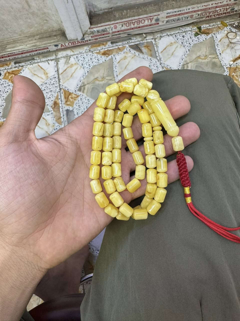كويتي شجري  من كهرب بولوني حر طبيعي قطعه جميله بشكل نمش بسيط الوزن 37 صافي يوجد توصيل متواجد واتساب***********
