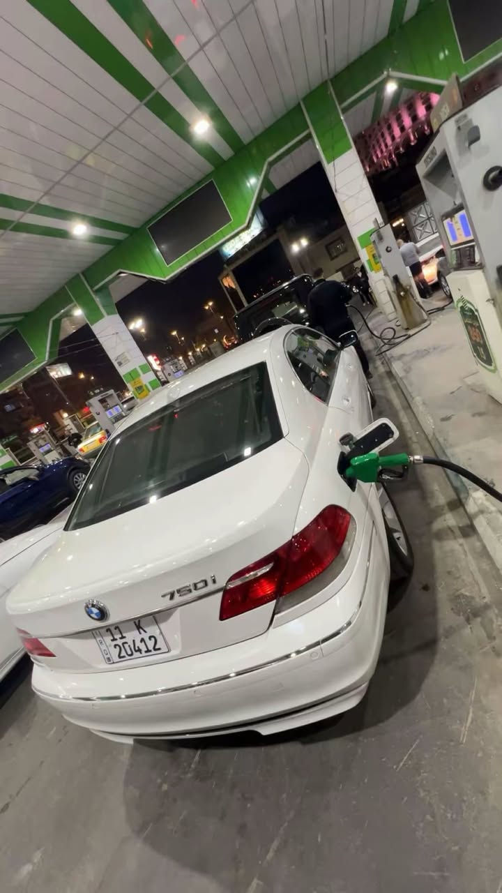 السلام عليكم باخره للبيع او مراوس حسب القناعه موديل ٢٠٠٥ بسمي تحويل ثاني يوم جاهزه مابيه نقص سعره ١٥٠  مكاني بغداد هاتف ***********
