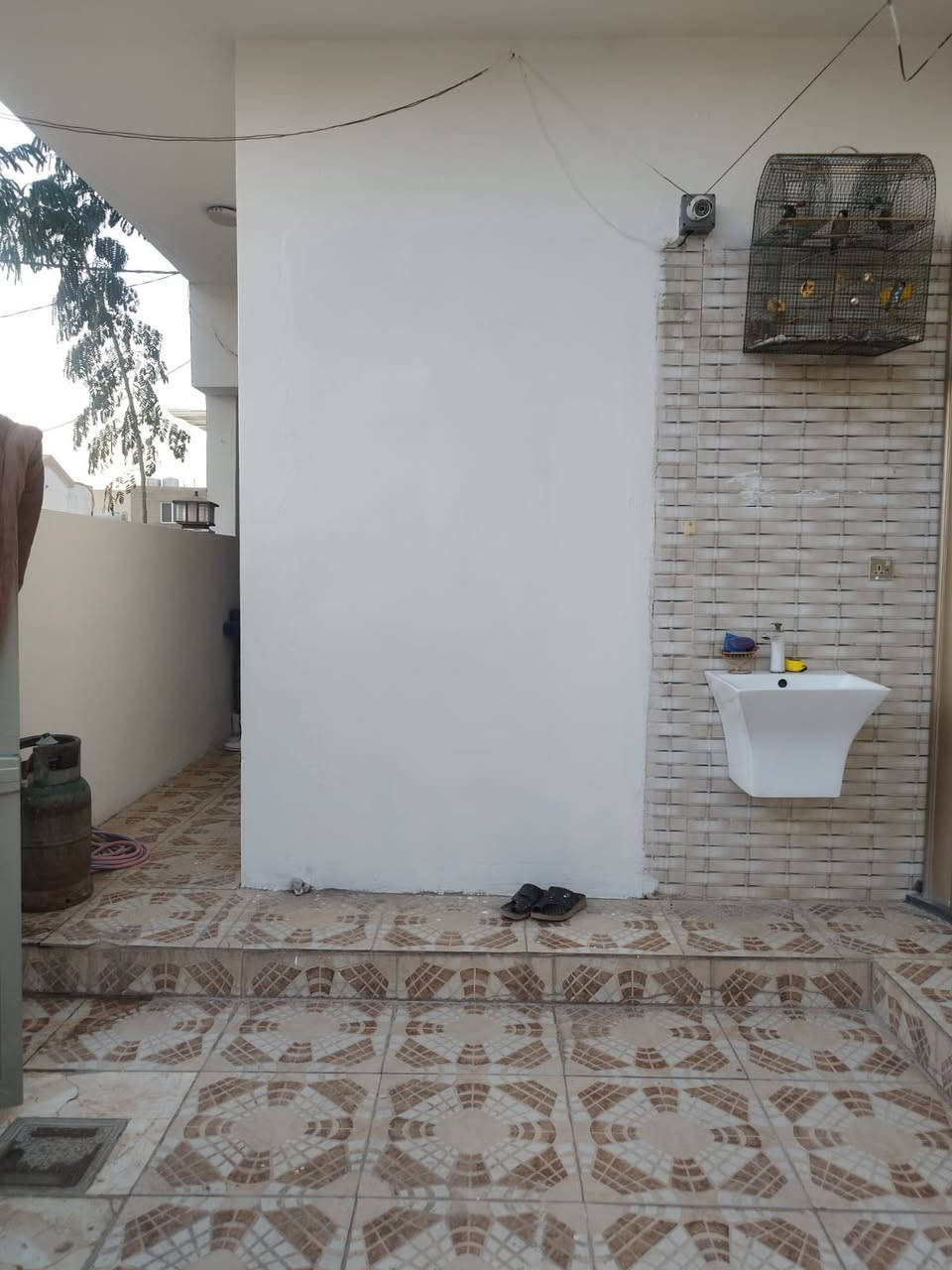 اعلان رقم (667)📢📢📢
————————
#دارللبیع مساحة 107متر مربع ركن
#فول سيراميك بناء حدث 
#الموقع دروازة
#خلف مطعم هيمن 
#فول خدمات
#استفسار
*********** واتساب📲
***********
_____________________
خانوو بۆ فڕۆشتن 107مەتر چوار گۆشە ڕوکن
فول کاشی و بینایی نوێیە
شوێن دروازة
پشت مطعم هێمن
فول خزمەت گوزاریە
*********** واتساب📲
***********
