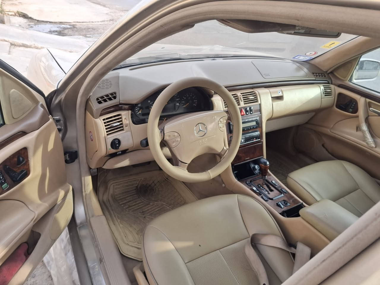 للبيع ام عيون ٢٠٠٢ وارد امريكي صبغ جمالية سعر ١٤٠استفسار ***********
