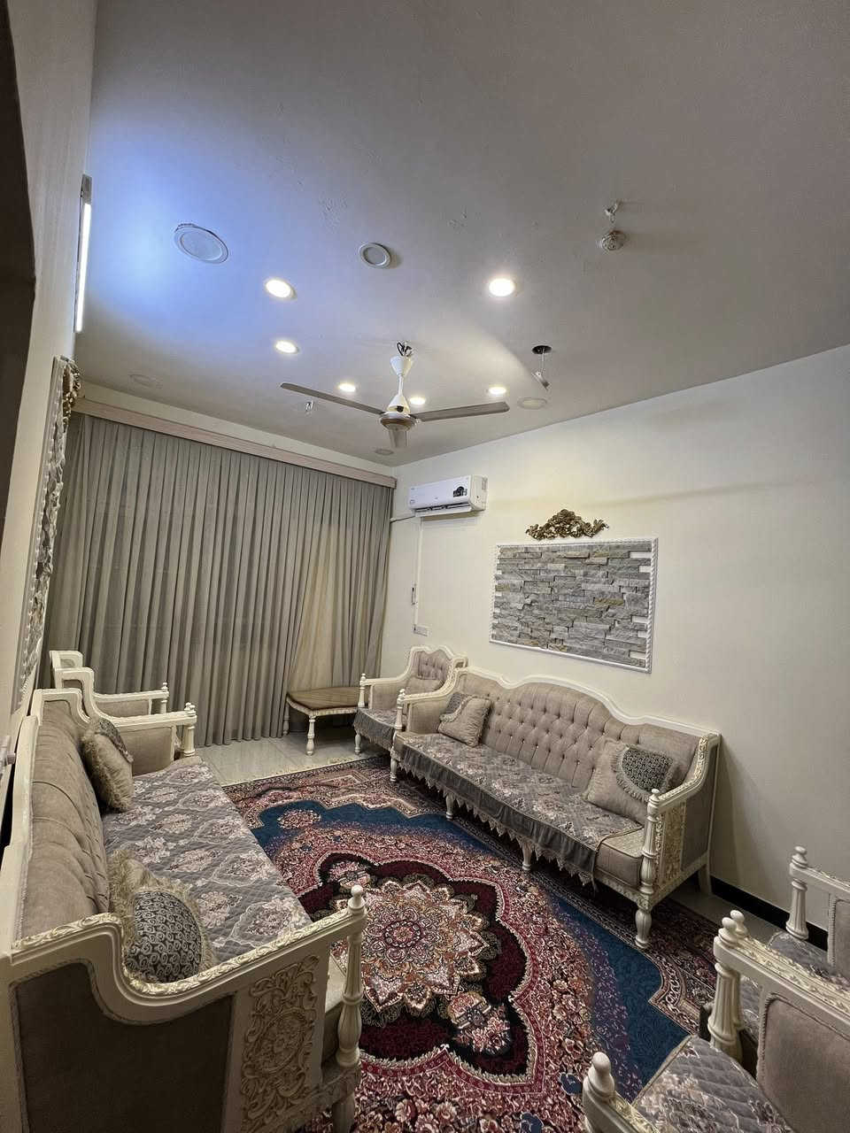 البيت في (الشعلة قطاع6)  
 مساحة 100م الواجه 8 والنزال12 ونص  الطابق الثاني يحتوي على 3 غرف (هيكل) العنوان، الشعلة الغربي شارع سكلة حيدر التميمي ثالث فرع على يسرة الفرع هدوء ومسدود رقم الهاتف ***********
