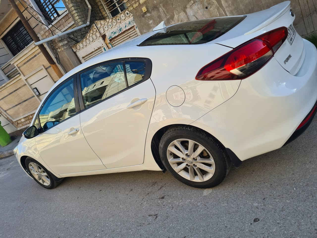 الون ابيض..حادثه جاملغ  بنيد جه اليمنه..
البدنه الي بصف الغد الايمن فقط 
ببه صبغ حادثه فقط ..
مواصفات... شاشه كبيره كامره .تحكمات جهتين
كروز سرعه  .. .قياده 3انضمه .بعد ببه هواي مواصفات
مكينه دوش 2000. ماشه 85..وقابل للزياده 
السياره جاهزه من الدعاميه للدعاميه ..تراي تمام 
تخم تاير ويل كب ...ارقم بغداد الجديد بسمي سنويه جديده
السعر (115$)والشراي يدلل..
العنوان .بفداد الكرخ شهداء السيديه قرب تقاطع درويش
ولتفاصيل اكثر الاتصال على الرقم ***********....علي تحياتي للجميع
