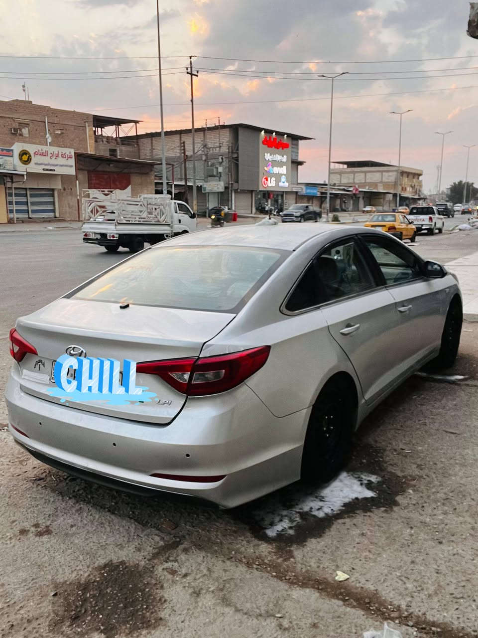 يالله سلام عليكم سيارة سوناتا ادوات ادوات متومة طبق الأصل موديل 2017 سيارة طك كارتون حدادة 100/كير محرك مكفولات وبجيس سيارة دخول جديد تتفة تبريد كشنات جلد مري شفط ترحيب نضام ايكو كشنات تتفة تبريد منك التكسي ارقامها ولا مبينات عنواني بصرة *********** السعر 55  وبيها مجال الشراي# ملاحضة السيارة بيهة دحجة بصف قبق البانزين كد شبر فقط هاي
