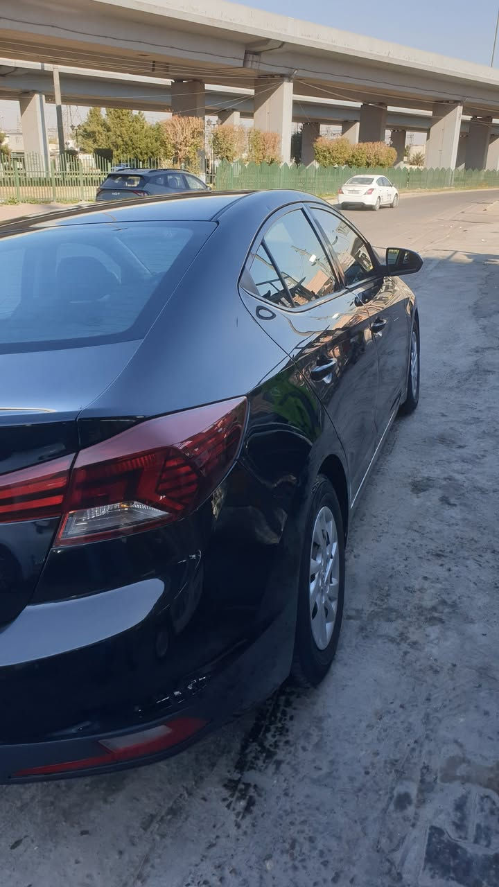 بسم الله الرحمن الرحيم
 _للبيع_فقط ✔️🚘
(( للجناية وعشاق الالنترا الي ايدور جديد على وضع الشركة 
هونداي النترا 2019 وارد امريكي
حادثها باب عكس السائق امبدل وصور الحادث كلها عندي وين يعجبك افحص وموجود سونارها وياها لون اسود ملكي احلى وارغب لون بهذا الموديل كير اوتو ATF المرغوب ، نظام ABS ,  تحكم استيرن مثبت سرعة ، غرفتها جديدة جدا  كشناتها بطاينها دشبول كله جديد ، الأرضيات الاصلية بيها  والبصمة الأحتياط ممستعملة وياها ، شاشة اندرويد وكاميرا خلفية بلادية مو عمل ، محرك  2000 دوش الاقتصادي المرغوب  السيارة ماشية 70 الف mil قابلة للزيادة رقم بغداد الانكليزي بأسمي الهزة الى 2027  ، تبريد وتدفئة شغالات وعلى وضع الشركة السيارة جاهزة ما بيها اي نقص ، صدر امامي خلفي تخم تايرات وباتري جديد ، فلاتر ودهون مبدلة جدد 
السيارة جاهزة ومتحتاج اي مصاريف بألف عافية على اللي يسشتريها مكانها بغداد / الكرخ  .
السعر  :  136 $  وبيها مجال قليل  ))

#_للأستفسار / ☎️  ***********  اتصال او واتس اب .
***********   اتصال فقط
