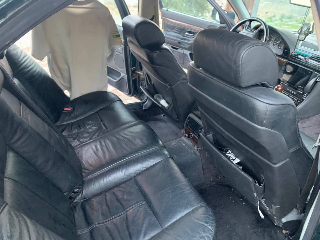 للبيع كاسحه 740i BMW محرك 30موديل1995  محرك 8 سلند السياره رقم دولي سنويه بسمي  جاهزه من جميع النواحي نوقص بصيطه كلش سياره خير من لله جام تحكم رباعي كراسي كهرباء شاشه تبريد نقص مروحا بواريه كلها موجوده كمبريسر كشي كامل نقص مروحى سياره حيل حلوا كاعده نصبتها تفتح وجه مصبوغه عام جماليه صبغ فرنسي اصلي لجماليه فقط سياره هزتها جديده سنويه لل2031بسمي رقم الانبار للبيع او مراوس هاتف )(***********) سياره فقط دعاميتها للماميه نكسرت وصلحتها بس مشادها مجوده عندي
