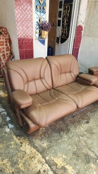٦ مقاعد جلد ب ٧٥ 07726113701