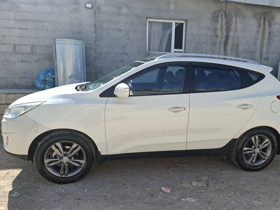 بيع مستعجل توكسون 2011 خليجي 
سيارة خالية من صبوغ غير مكانين بارد 
كير اوتوماتيتك كير ومحرك شرط 
رقم سليمانية سنوية جديد لغاية 2030
ماناقص برغي كلو بشرط 
سعر 136 ومجال 
لتواصل رقم هاتف وواتساب  ***********
ملاحظة مارد ماسنحر السليمانية, العراق
