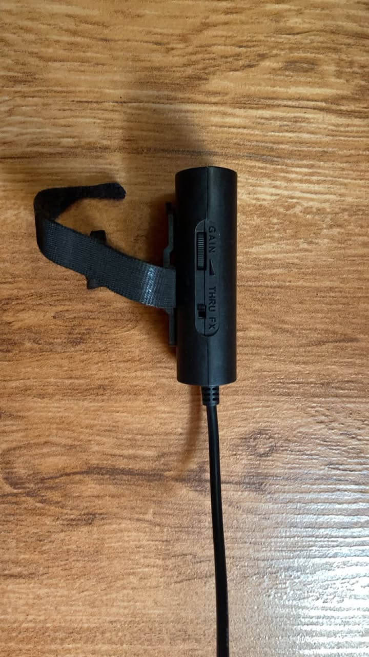 الجهاز IK Multimedia iRig 2
نظيف جداً استخدام قليل وبدون أي عيوب (أخو الجديد)
الاستخدام: جهاز ممتاز لربط الجيتار بالموبايل (آيفون/اندرويد/آيباد) أو الكمبيوتر 
تكدر تربطه على مكسر الصوت (Mixer) عن طريق الـ (Aux) حتى تنقل الأغاني والموسيقى للموبايل بصوت نقي وصافي جداً (ممتاز جداً للتسجيل والبث المباشر/اللايفات)
سعر ٥٠ الف


**إذا كنت صاحب هذا الإعلان وتريد حذفه لأي سبب، رجاءا أرسل رسالة إلى الدعم الفني**