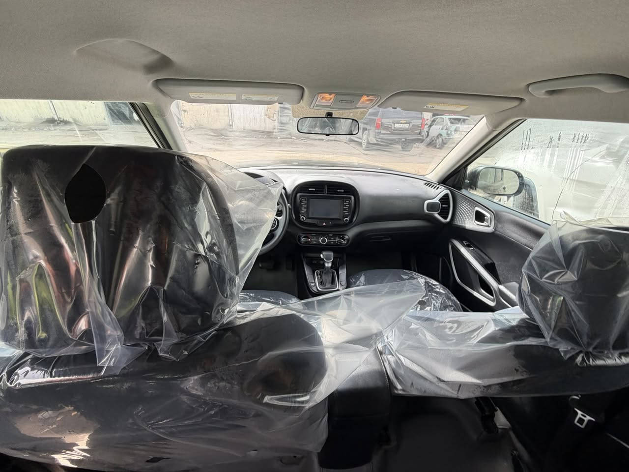 بسبب الوعود الكاذبه 
كيه صول للبيع مديل 20 لون أسود
سياره ما يرادله مصرف 
قبل سبوع داخله حمام وبوليش
طخم تاير جديد قبل سبوع 
وباتري جديد ضمان سنه قبل يومين 
موصفات السياره 
3 انضمه قياده 
مكينه دوش 2000 المرغوبه
كير الاصلي المرغوب
تحكم ستيرن جهتين
مثبت سرعه 
شاشه بلاديه 
تدفه وتبريد شرط 100‎%‎
الحداديه 100‎%‎
سياره داخله حمام وبوليش قبل سبوع 200$ 
دواخل تلمع لمع 
سياره حادثه دعاميه وبنيد بدون شواصي 
فقط ايرباك دركه 
وبيها طخه بالبصره بالباب الخلفي بسيطه موضحه بصوره .
السياره رايدها 135ورقه وبيها مجال للشراي
العنوان البصرة 
السياره رقم بصره 
حره 
***********
