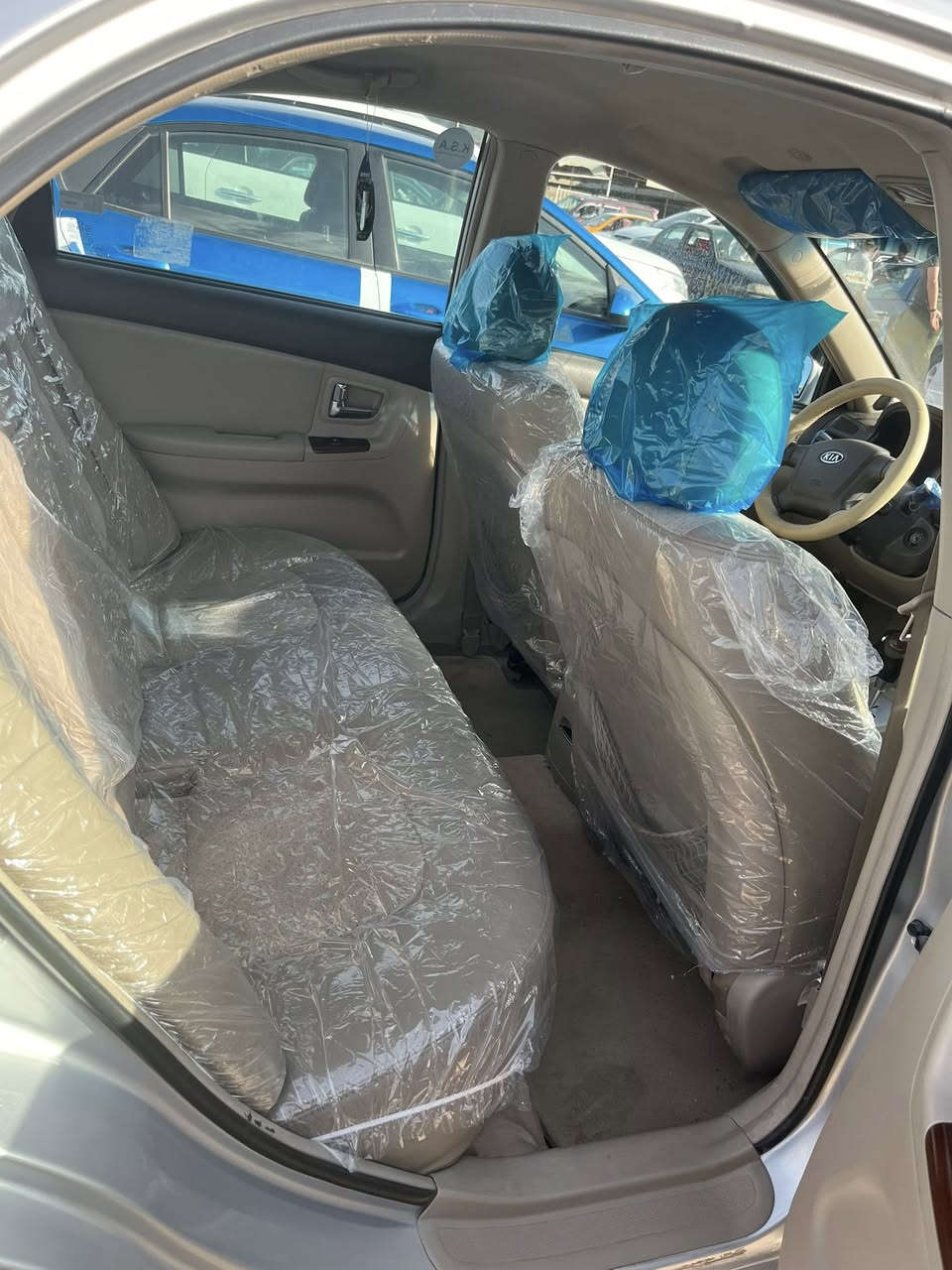 السلام عليكم

للبيع فقط

_______________________________
كيا سيراتو ٢٠٠٧ خليجي

_______________________________

السيارة خليجية بدون قطره صبغ 
مكفوله من الصبغ عدا مكانات بارد 

_______________________________

محرك معمر تعمير درجه اولى
كير اوتماتيك 
مواصفات فول 
تدفئه كشنات 
كشنات جلد 
تبريد ثلج 
تدفئه نار 
حساس خلفي 
تحكم ستيرن 
كهربائيات كلها تشتغل 
ويل كب 

_______________________________

رقم نينوى مشروع وطني شرط التحويل

_______________________________

سعر السيارة : 87 ورقة وبيها مجال 

_______________________________

مكان السيارة : 

صلاح الدين / تكريت /

_______________________________

للأستفسار : 

***********
