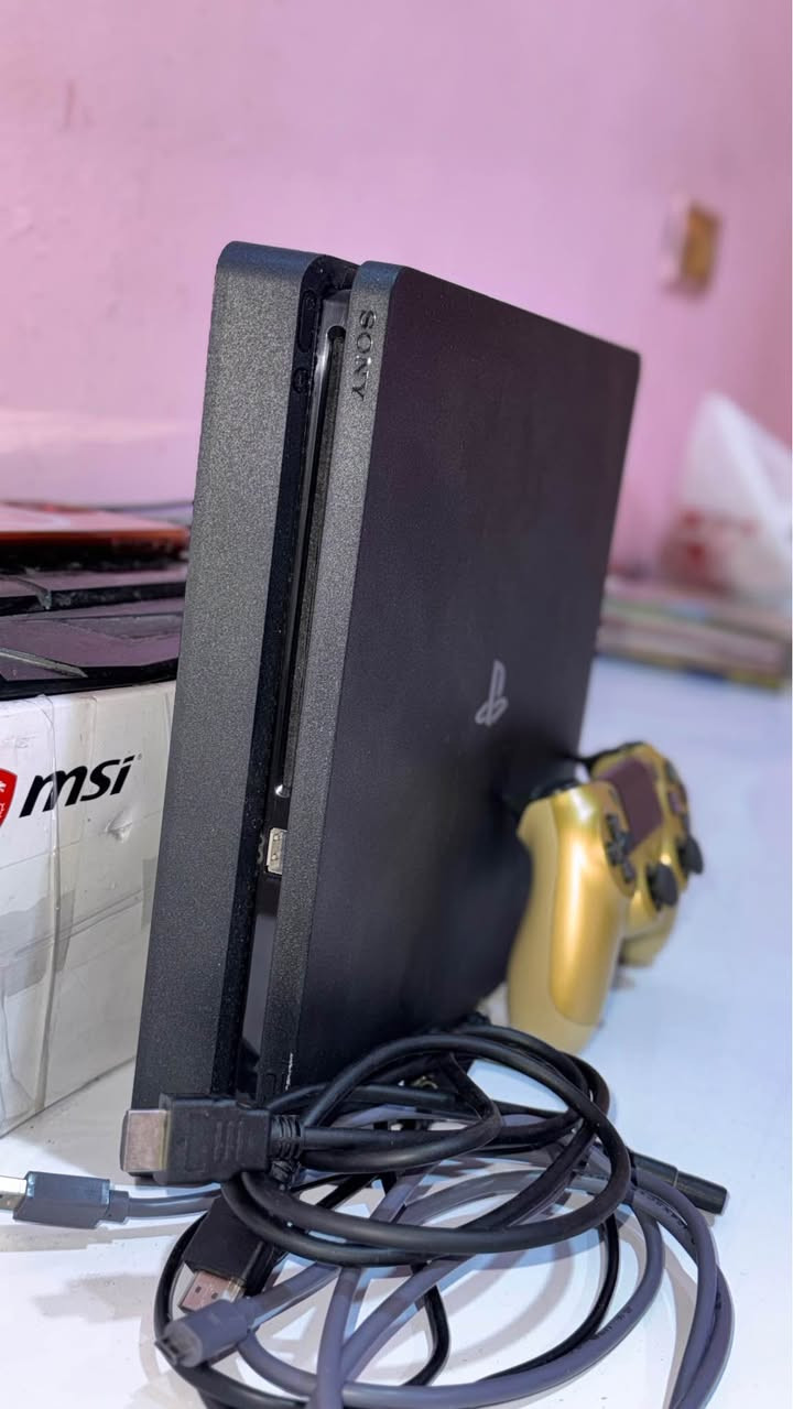 السلام عليكم 
ابلي 4 اسلم أولاين نضام 13.2 الذاكرة 500 كيكا نضيف كلش ومامستخدم هواي لوك ستيكر ويا جوستك وحدة أصلية وقرصين ذالاست أوف أس جزء 2 وبيس 2017 كامل ملحقات السعر 235 وبي مجال للشراي مكاني ديوانية _ حي الامين الاولى الاستفسار اكثر على الرقم *********** ديوانية, القادسية
