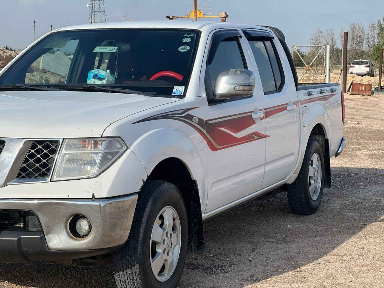 السلام عليكم نيفارة للبيع 2014 موصفات LE مكينة ما مفتوحة سنوية ضايعة ***********
