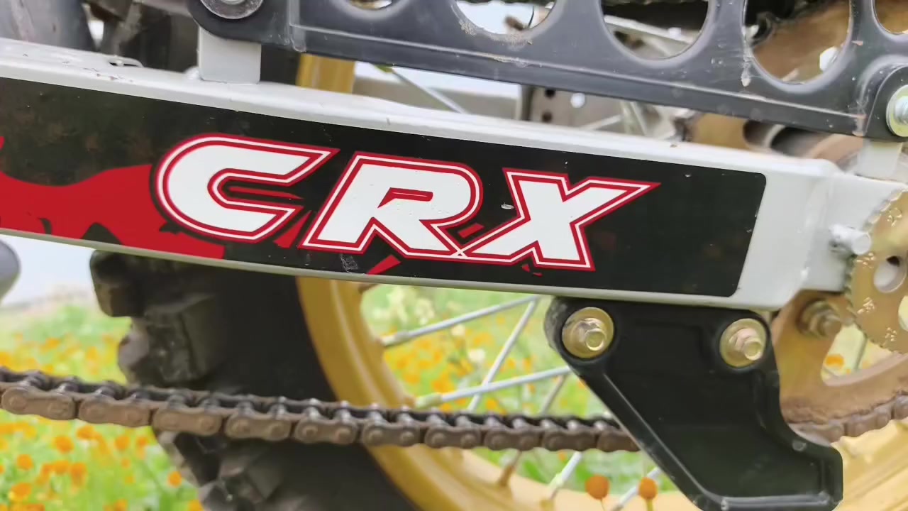 السلام عليكم
دراجة قفاز crx الشكل الجديد 
محرك 250 زنجيل المرغوب 🔥
موديل.. 2025 قبل أكثر من شهر مشدود وضع شركة 
شرط كلشي شغال 
السعر 1.300.000 مليون وثلثمية قفل 
***********
