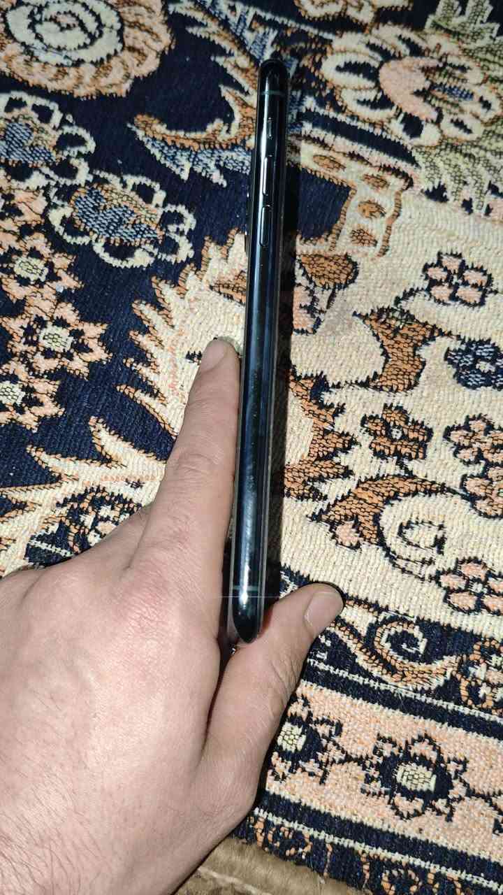 ايفون 11 برو ماكس 

ذاكرة 256 

لون زيتوني 

بطارية 71 

كارتونه موجوده + حافضات هدية 

شرط مكفول ما مفتوح ولا مبدل بي شي وشرط الفحص على الحاسبه 

لا شخط ولا كسر ولا مبدل بي شي 

السعر ( 380 الف)  وبي مجال للشراي ويريده صدك 

الرقم واتساب (***********)
 والخاص مفتوح هم
