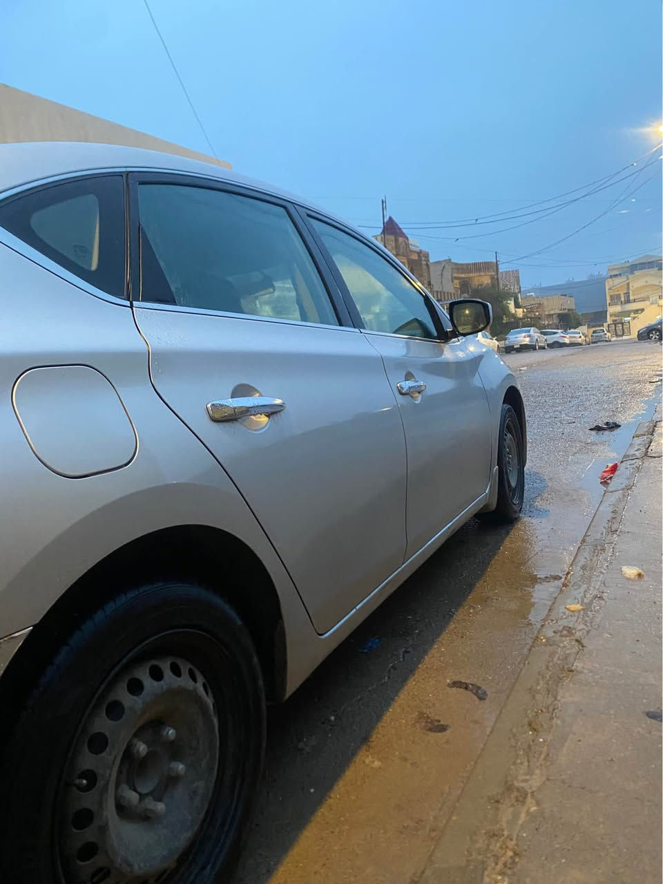 بها مجال شوية عل سعر 
فقط بونيد صبغ
بدون داخل نهائيا
موجود رقم شاصي طلع الحادثة 
كلش خفيف
و ايضا حوالي 5ورقة عليها غرامة
و ماشي فقط 92,000كيلو

*********** Singapore
