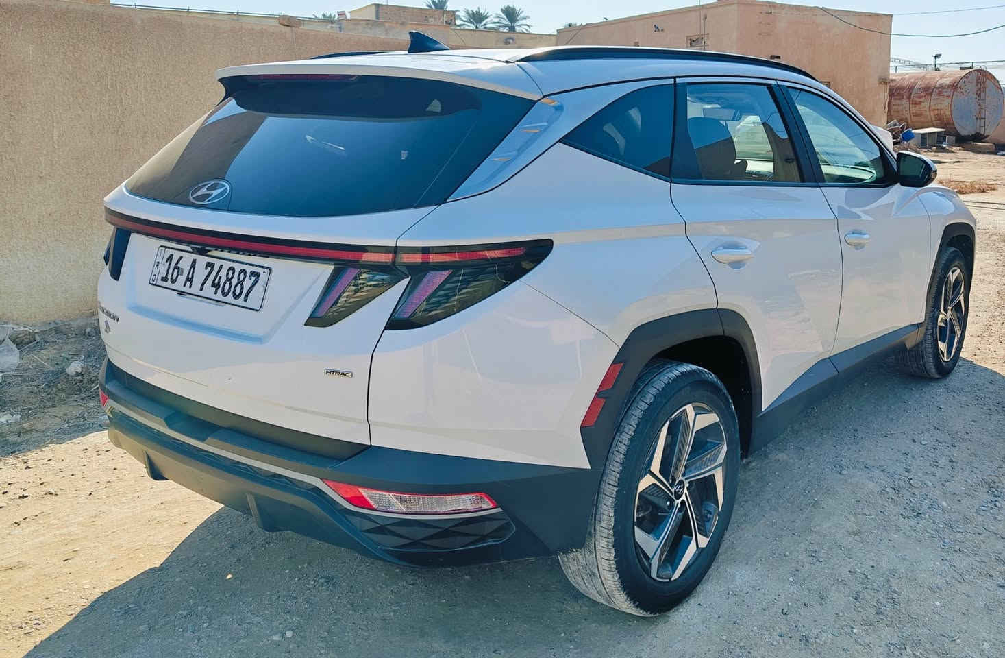 سعر مناسب  ١٨٠ وبيها مجال قليل
حادث جدا خفيف
ماشيه قليل
رقم قادسيه ٢٢ فول مواصفات موجوده بالديوانيه ***********
