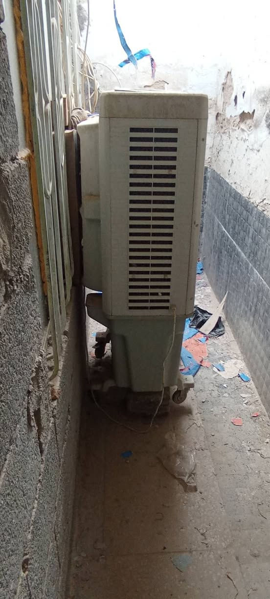 السلام عليكم شلعه أغراض بيت للبيع كلهن شغالات سبب البيع إنتقال من البيت ما ابيع قطعه وقطعتين أبيع شلع ورجاء المندوبات لحد تدخلي سعر الغرفة 700 وبيها مجال بسيط10 قطع نقصها جامة وسجج سبلت طن عدد 2 شغال تدفئة وتبريد واحد 300 واحد 250 كاروك سعره40 وبي مجال من عمر سنة إلى 5 مبردة 100 صوبة كهربائية عدد2 ب25 مبخرة عطر ب10 قانصة بگ نقص فقط شمعه شغالات عدد2 ب20 رافعه فولتية 20 أمبير ب60  المكان كربلاء حي العامل  للاستفسار الرقم ***********
