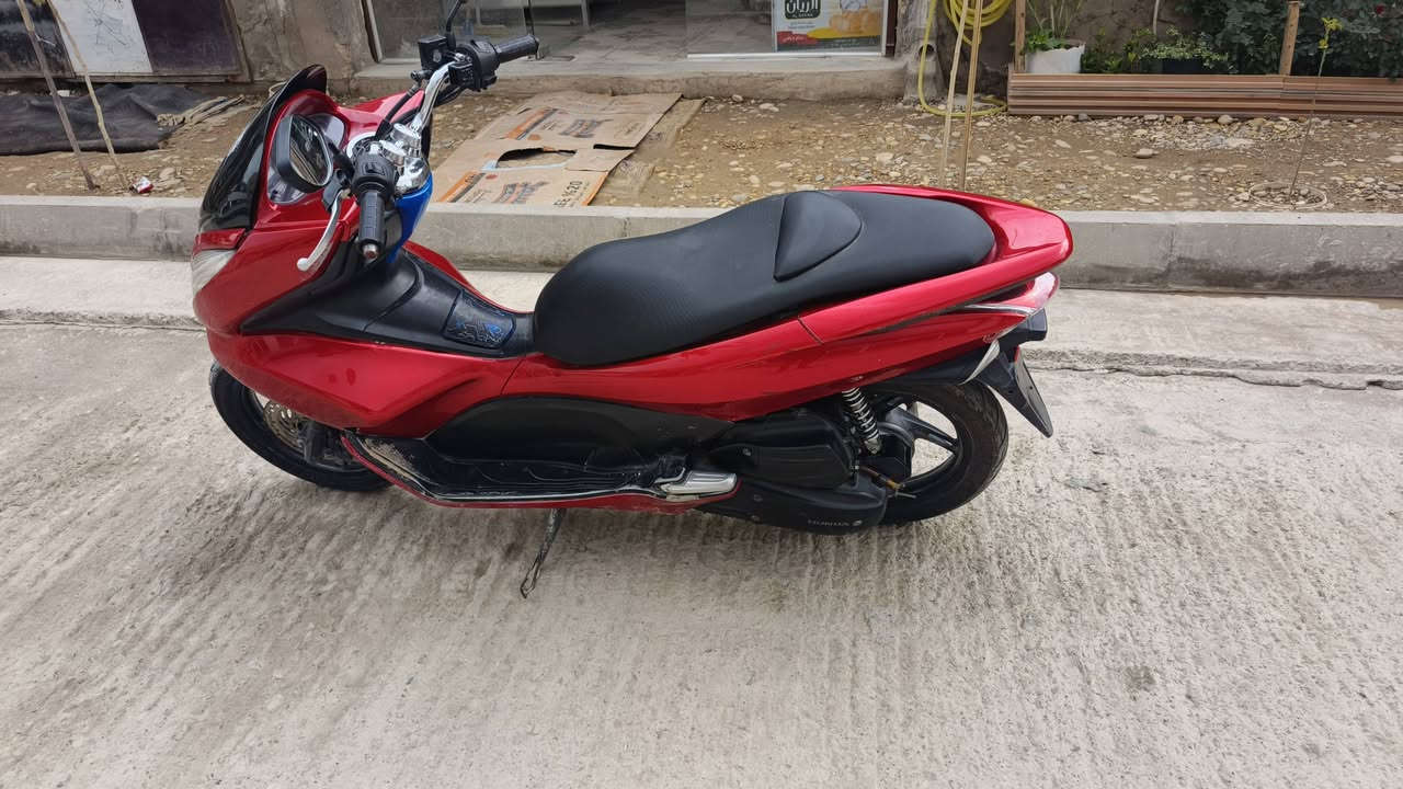 سلام عليكم دراجه بي سي إكس جيل أول دراجه نضيفه ومكفوله المكينه ما مفتوحه وكهربايات شغاله وكفرات نضيفه
حساس ستان وحساس ازدحام السعر مليون
العنوان كوت مركز الرقم ***********
