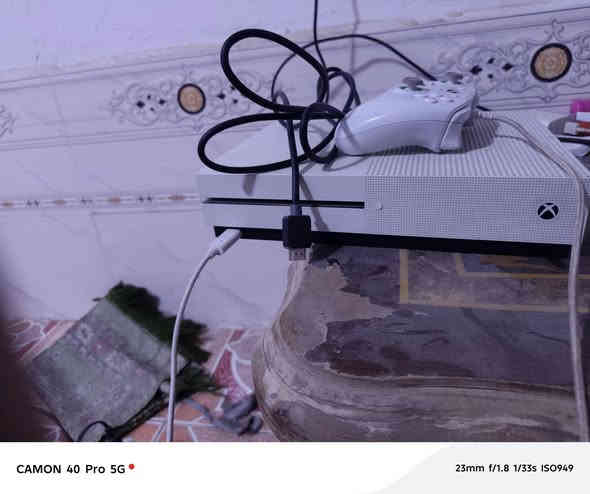 للبيع Xbox one s  نضيف لامفتوح ولا مصلح  مع كامل ملحقاته يجي ويا جويستك گيم سير السعر 235 تواصل ***********
