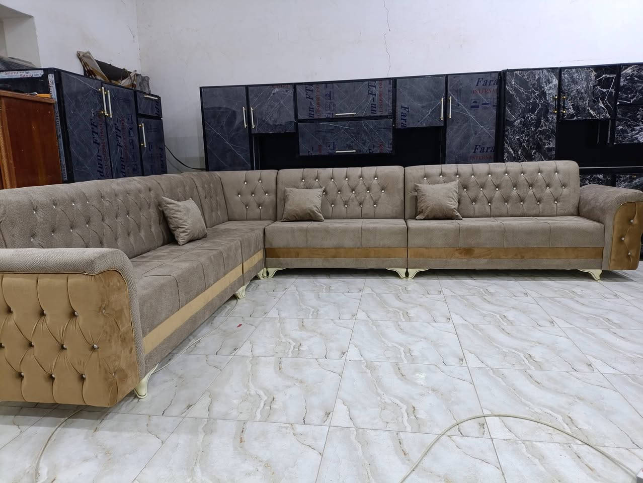 تخم ديوان جديد شغل درجه اولى 10 مقاعدد 5قطع قاعده خشب بلوك اسود يتوفرر في معرض التساهل للأثاث المنزلي عنوان . الشطرة - فتاحيه. طريق ال عواد - قرب اسواق رؤوف - مجاور مستشفى الامل . لطلب والأستفسار. 
*********** واتساب  
*********** واتساب
