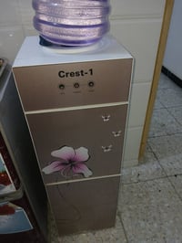 براد ماء يشتغل حار وبارد وبي ثلاجة سعرة ٨٠ ألف عنوان بلديات موبايل ٠٧٧...