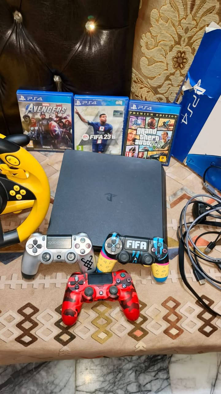 السلام عليكم بلي فور سلم للبيع مهكر بي 3العاب نيد فور سبيد و gta5 وفيفا26- ويا ٣اقراص فيفا٢٣ وابطال الخارقين مايلز وgta5 +٣يدات و upsودركسون السعر: 375وبي مجال  الرقم*********** المكان بغداد حي البساتين

