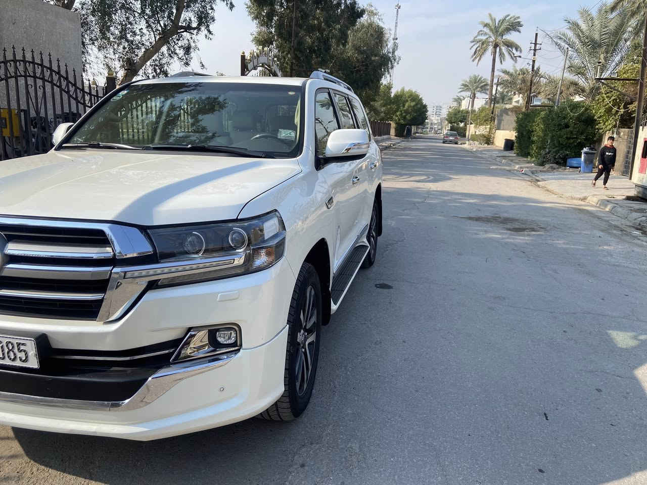 السلام عليكم لاندكروز ١٩ كراند تورنك وكالة ساس محرك ستة سلندر ٤٠٠٠ ماشية ٧٠٠٠٠ الف حقيقي جديدة بمعنى الكلمة وكفالة من الصبغ والحادث ادامة داخل الشركة والسيارة باسمي شادلها تخم تاير جديد 
فتحة سقف سلايت 
تشغيل عن بعد 
خمس بصمات 
صندوق كهرباء 
يدات نيكل 
انارة ترحيب 
مقاعد الامامية كهرباء 
داخل جلد 
ثلاث قطع تبريد مركزي 
شاشة ام الدعاء 
شاشات خلفية 
اضاءة زنون 
دبل ماوس 
حساس امامي خلفي 
زراك لايت 
دشبول لكزز 
مري قلاب 
شاحن واير ليس 
مكانها بغداد وسعرها ٥٣٥ للاتصال 
***********
