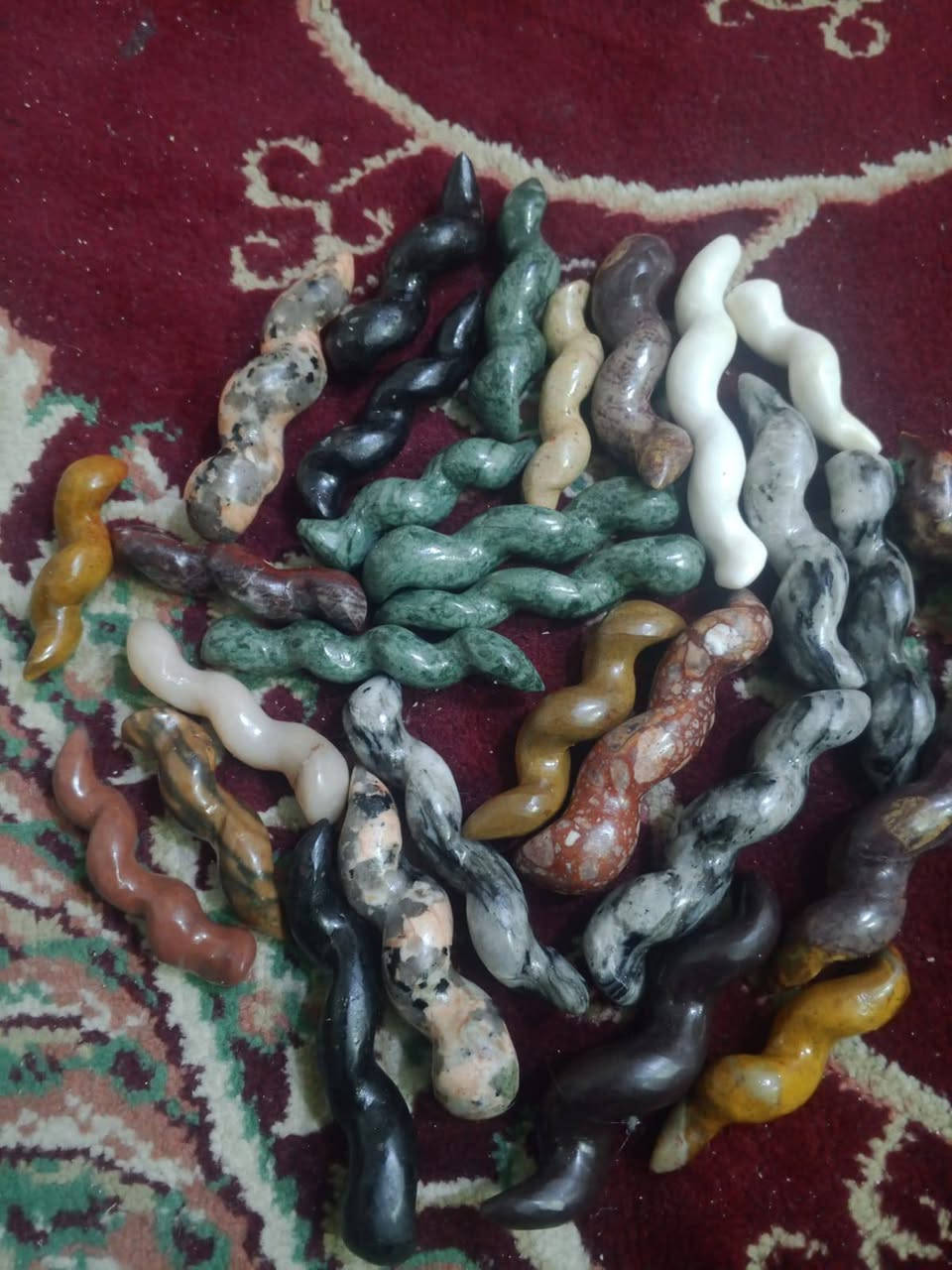 عروق لوي حجر طبيعي سعر العرق ١٠ الاف جمله فقط لصحاب البيجات لناس على باب الله الفحص أمام المندوب يوجد توصيل لجميع المحافظات رقم الحجز الواتساب ***********
