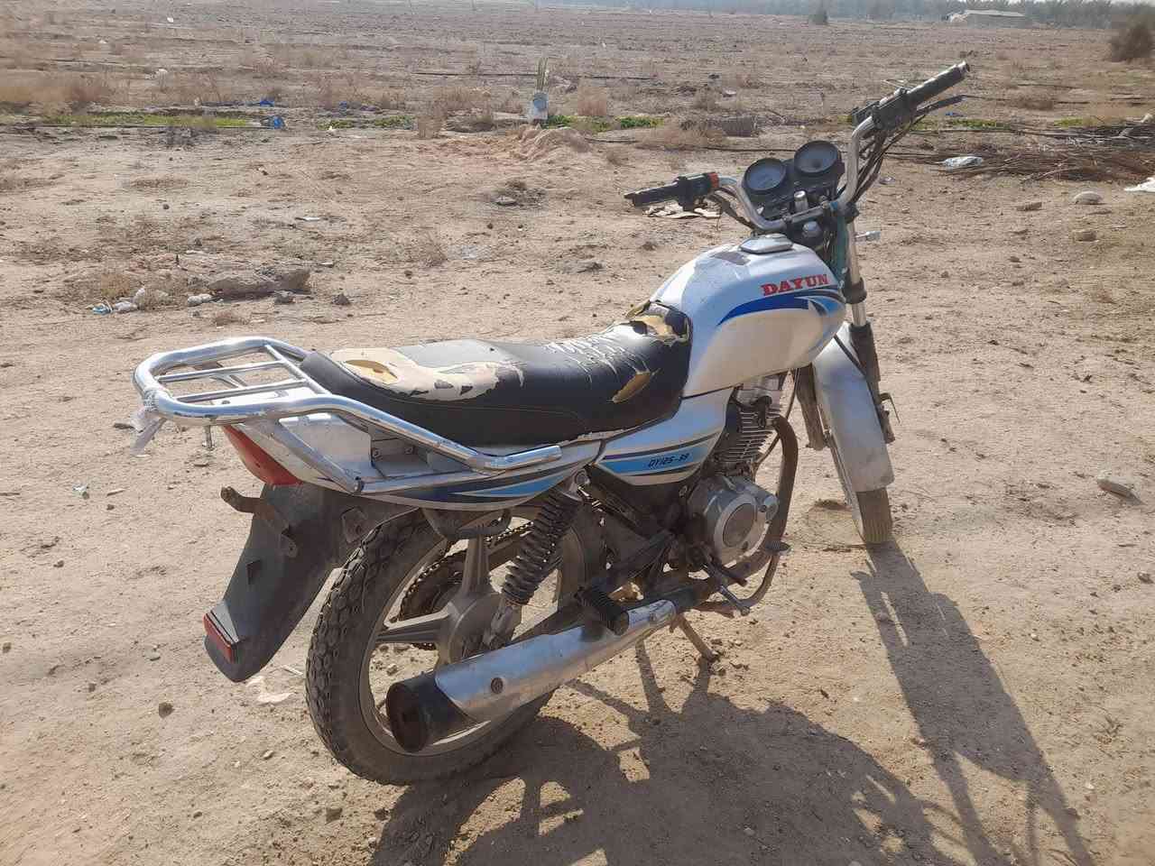 دراجه دايون للبيع  موديل 20 الدراجه يحتاجله ترتيبات بصيطه مثل الايت والجوزه فقط لئن السويج ضاع وفالت فيشه والباقي مكفوله شرط محركه نضيف وصوته ناعم تجي وتشوف بس اني اكلك عوزله كلجات اذا سرعته ماعجبتك بس بدل كلجات ب15الف البلاديات الدراجه مكانه كربلاء طريق كربلاء نجف عمود 946 الدراجع رايده ب450 وبيه مجال بصيط خاص ماكو اتصال ***********
