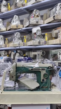 مكائن ياباني اصلي بضمان لمدة عامين  خياط عدل فقط تعمل علا كل انواع الق...