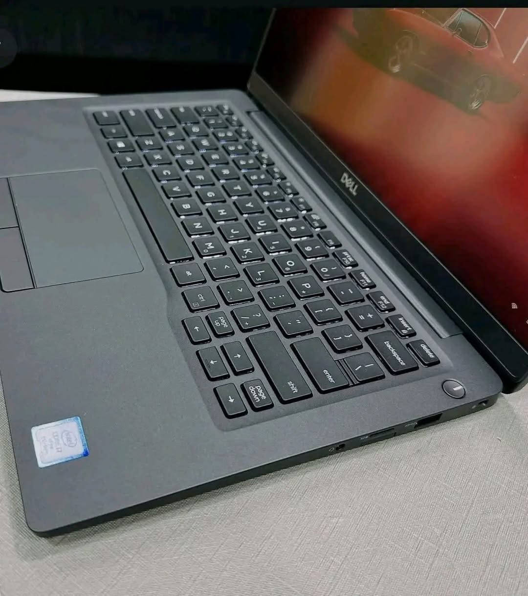 لابتوب دلّ العملاق
سوبر سلم شاشه لمس  الجيل السابع للبيع

المعالج core اخ الجيل الثامن

رام 8 كيكا DDR4

هارد 256 كيكا SSD

كرت الشاشه Intel UHD حجم 4 كيكا

الشاشه حجم 14 انج ضد التوهج  دقة FHD لمس ١٠ اصابع

باتري ليثيوم 6 خلايا  شحن سريع 65 واط والباطرية ممتازة 

كامره دقة hd تحتوي قفل فتح وغلق الكامرة

    الحاسبه كلش نضيفة وحلوة

السعر 350 الف وبيه مجال قليل 

حي ذويب بيت استاذ علي خلف السياج الحجر 

للتواصل ***********/ ***********
