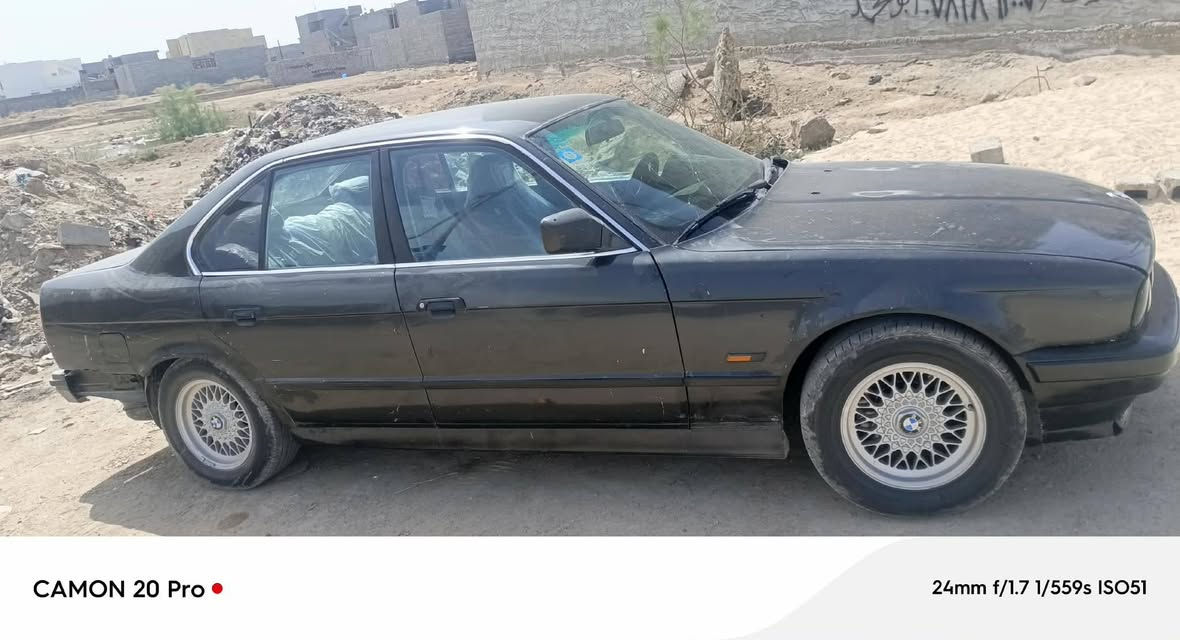السلام عليكم بي ام 535 للبيع ومراوس موديل 92 السعر 42 وبيها مجال كان السياره الفلوجه 
***********
***********

