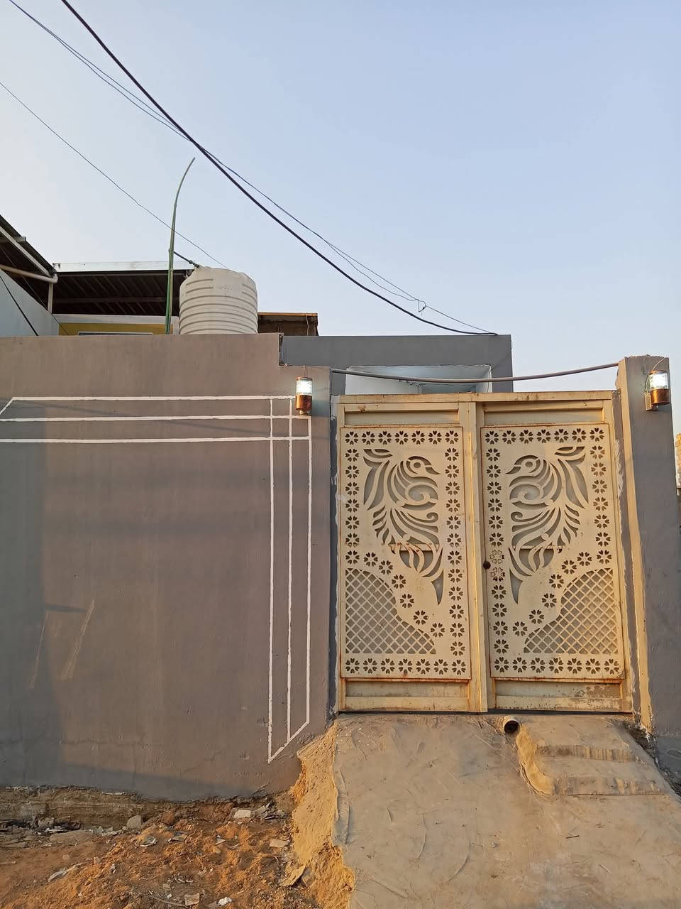 السلام عليكم بيت لبيع المساحه 100متر العنوان شارع المطار شارع حاتم الخير نهايه  المقرنص للاستفسار الاتصال ‏‪***********‬‏
