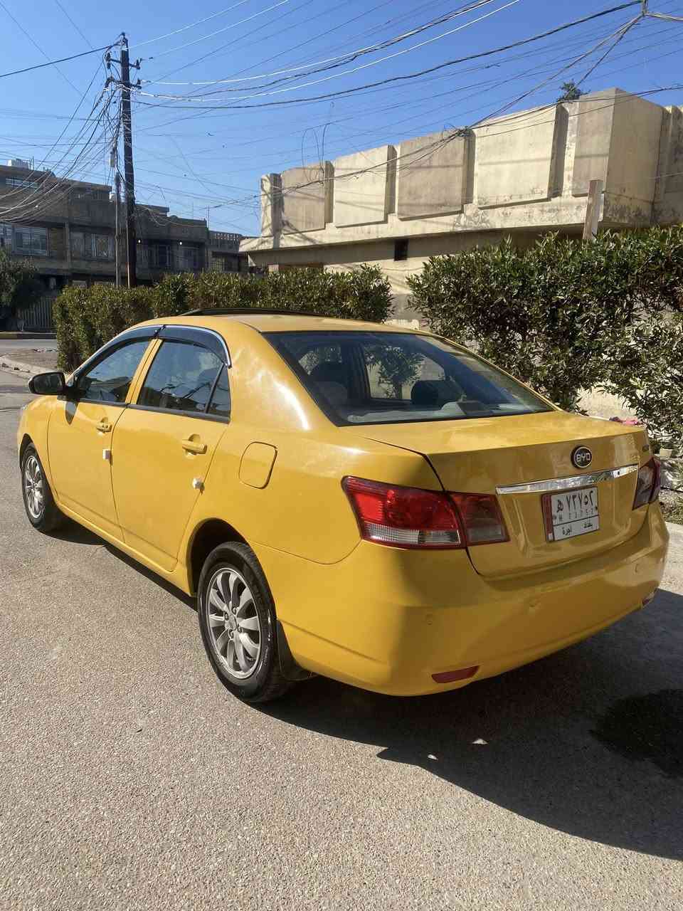 سلام عليكم للبيع بي واي دي جي ثري 
موديل 2013 كير عادي مكينه وكير خير من الله تبريد ثلج ❄️ صدر امامي خلفي جديد باتري جديد جامه جديدة كلج جديد شاشه داخل نضيف فولل  رقم بغداد تحويل ثاني يوم مصفره الهيئه بيها ثلاث قطع تعمير مكاني بغداد البلديات السعر 47 وبها مجال ***********
