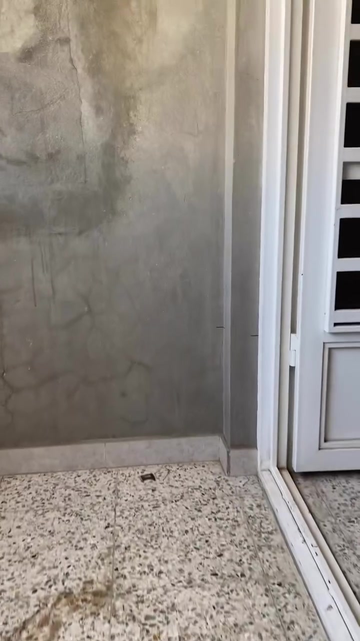 نصف قطعة لليجار مساحتها ٧٢ متر نضيفة كلش طابق ثاني معزولة بدرج خارجي موقعها مدينة الصدر الداخل خلف مستشفى القادسية الاستفسار ***********
