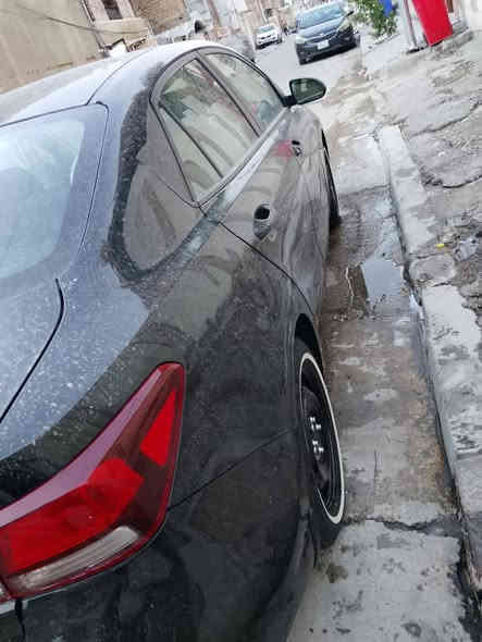 السلام عليكم كيا ريو ٢٠٢٣ للبيع
وارد امريكي شاشه وكامره وتحكمات ستيرن ونضام سبورت ومانع انزلاق حادثها شبر بل بنيد سياره ليبل واحد بنيد نفسه مصلح وبعده ممصبوغ ومبدل دعاميه سياره مابيها قطره معجون ولا صبغ محرك ١٦٠٠ دوش دبل نوزل المرغوب تخم تاير جديد رقم بغداد انكليزي  تحويل ثاني يوم السعر 125 وبيها مجال للستفسار رقم هاتف *********** متواجد واتساب
