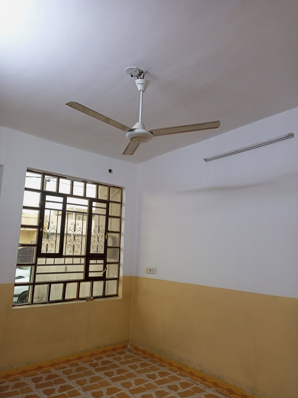 اعلان بيت 100 متر للايجار غرفتين نوم استقبال مطبخ وصحيات درج داخلي وبيتونه العنوان 16 آب قرب جسر ليلان للاستفسار اتصل بل رقم ***********
