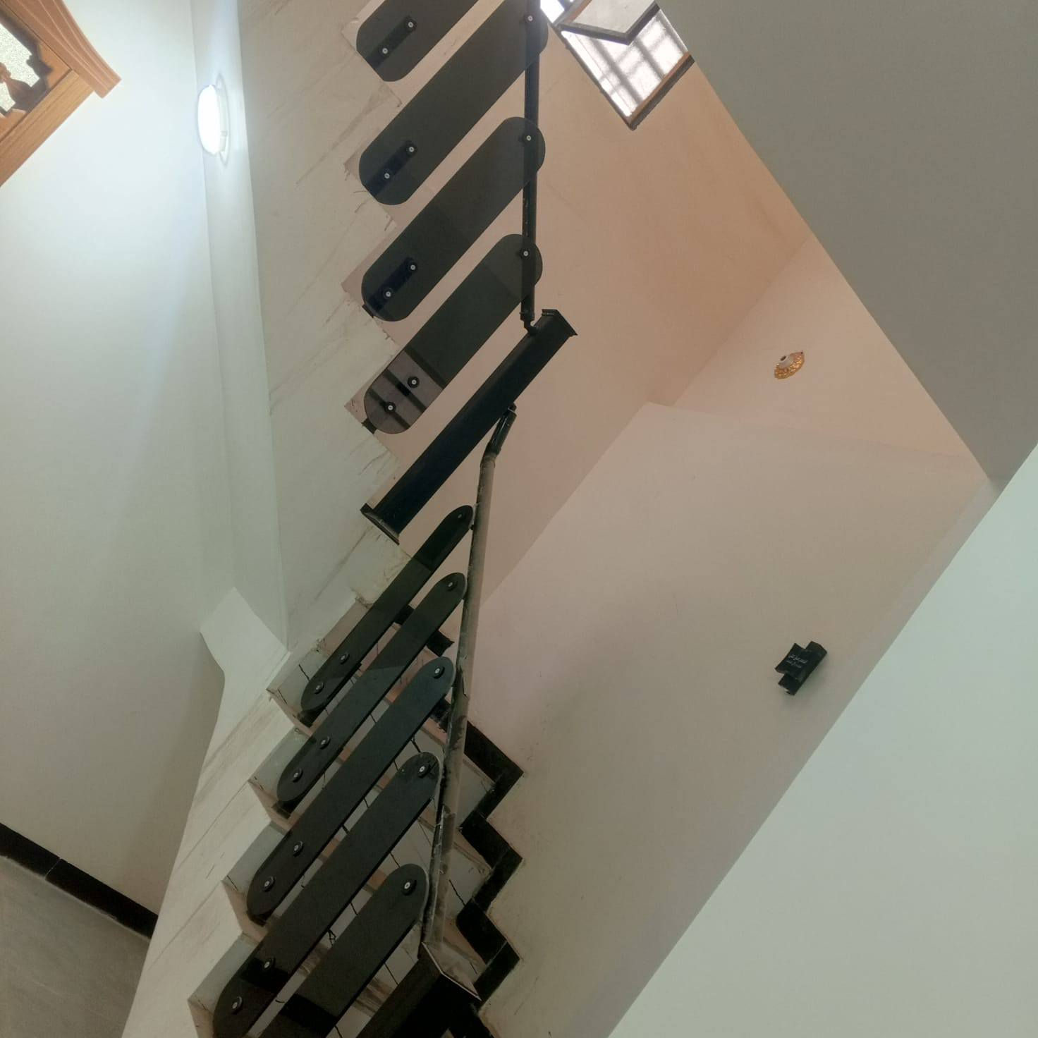 (((يعلن مكتب بركات الزهراء)))
#بيت مساحه 130سعر💵43💵وبيه مجال 
  م #طابو_زراعي  سند ٢٥
نجف مقابل ملحق قريه لغدير  مباشر مباشر 🤑   

غرفه 2// مطبخ// صاله// استقبال// صحيات خارج وداخل 

كراج

بناء ممتاز// اساس وسقف صب 
طابوق 🧱 جمهوري

كل البيت #سقوف_ثانويه

كل الخدمات موجوده 
مدارس 🏫 سوق #تبليط 

مقابل  قرية الغدير #مكتب_بركات _الزاهراء عامود 301بلضبط ***********عنوان نجف
