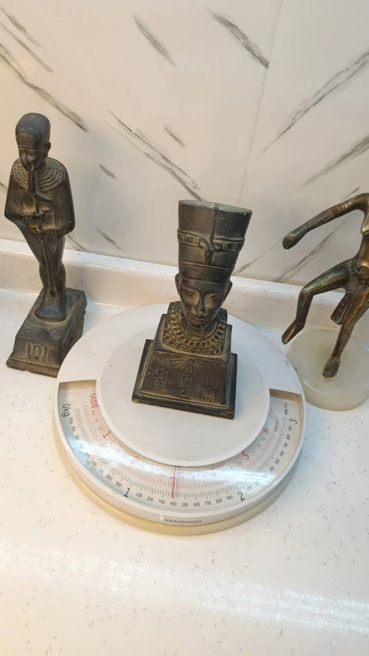 قطع نحاس قديمة 
سعر المجموعة 100الف


**إذا كنت صاحب هذا الإعلان وتريد حذفه لأي سبب، رجاءا أرسل رسالة إلى الدعم الفني**