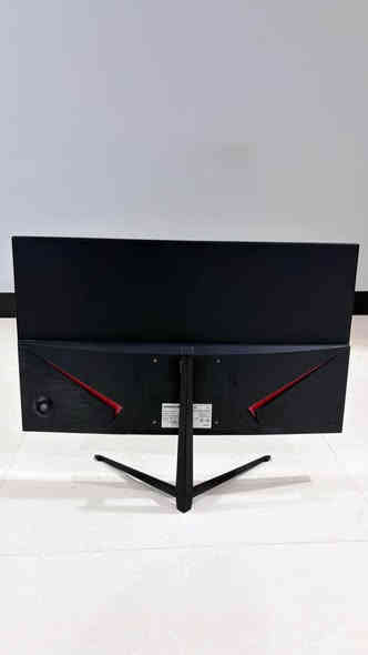 شاشة هويسدا نظيفة جدا شغالة ١٠٠٪؜ بدون اي خلل 
المواصفات 
سرعة استجابة 1ms
التردد 165hz 
فئة الالوان ips 
المنافذ : display port - hdmi - usb 
السعر 210 الف وبيها مجال بسيط 
للتواصل خاص او رقم الجوال 
***********
العنوان بغداد بغداد
