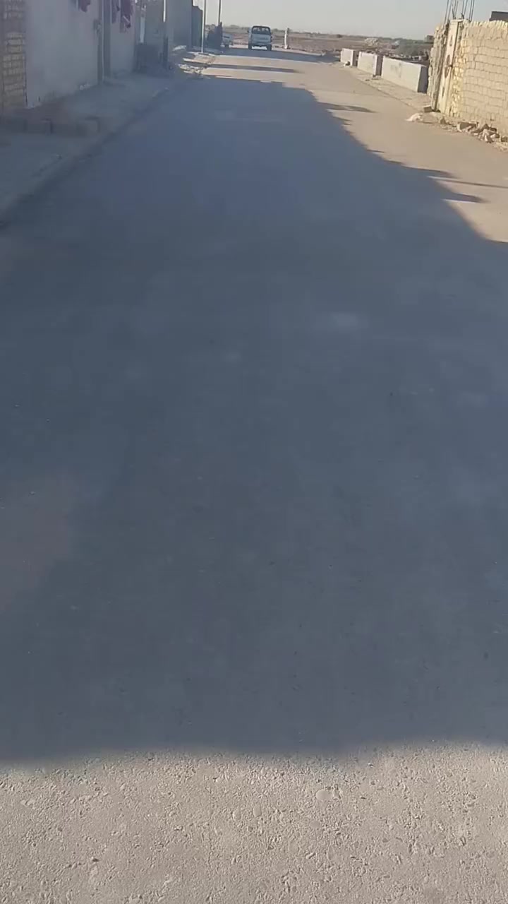 متاح بيت هيكل حي الزهراء  قريب حي الشرطه شارع 30 مبني 3 غرف وصاله برانيه ومطبخ بس أساس مساحه 240 كافة الخدمات شارع تبليط ماي كهرباء  للأستفسار أكثر علق واني اراسلك او  يتصل على الرقم بي وتساب ***********
