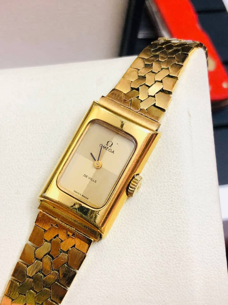 ساعه اوميكا ديفل ( OMEGA) نسائي 
سويسري اصلي انتاج الستينات 
نصب - تكويك 
تغليف ذهب بالكامل نوادر 
للاتصال ***********
