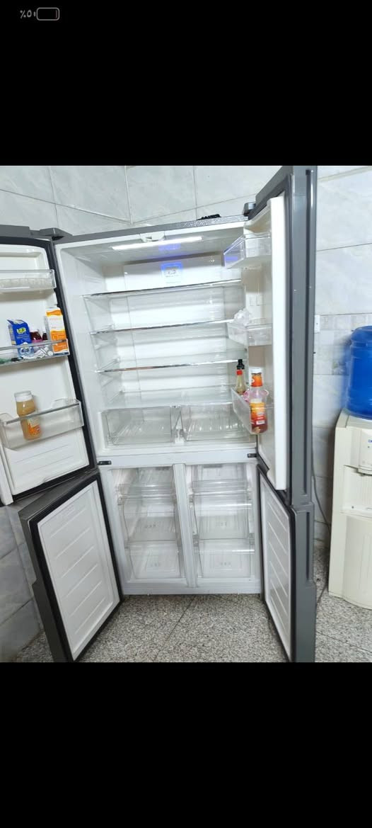 ثلاجة ومجمدة  نضيفة جدا بي بيهة دكم لمس وتشتغل بنضام تعقيم مستعملة قليل


**إذا كنت صاحب هذا الإعلان وتريد حذفه لأي سبب، رجاءا أرسل رسالة إلى الدعم الفني**