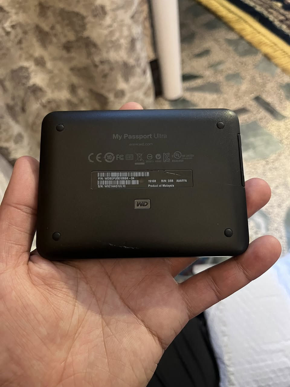 🔥 عرض قوي ومحدود 🔥
📦 هارد خارجي أصلي  
💼 WD My Passport Ultra – سعة 1 تيرابايت

🚀 الأداء:
⚡ أسرع من أغلب هاردات HDD التقليدية  
⚡ نقل بيانات سريع وثابت عبر USB 3.0  

✨ المميزات:
🔹 سعة كبيرة تكفي آلاف الملفات والفيديوهات  
🔹 تصميم أنيق وخفيف سهل الحمل  
🔹 حماية بكلمة مرور + تشفير للبيانات 🔐  
🔹 يعمل مباشرة بدون شاحن  

🎮 يدعم أجهزة الألعاب:
✔️ يعمل مع PlayStation 4 و PlayStation 5  
✔️ مناسب لتخزين الألعاب ونقلها بسهولة  
✔️ متوافق مع أغلب أجهزة الألعاب الحديثة  

🎬 مثالي لـ:
✔️ تخزين الأفلام والمسلسلات  
✔️ نقل الملفات بسرعة بين الأجهزة  
✔️ النسخ الاحتياطي للكمبيوتر  

⚙️ جودة مضمونة من WD العالمية  
🏭 صناعة أصلية  

💰 السعر: فرصة ممتازة (قابل للتفاوض)  

📍 متوفر الآن – الكمية محدودة  
📩 للحجز والاستفسار راسلنا خاص

🚀 خليه معك وخلي ملفاتك بأمان


**إذا كنت صاحب هذا الإعلان وتريد حذفه لأي سبب، رجاءا أرسل رسالة إلى الدعم الفني**