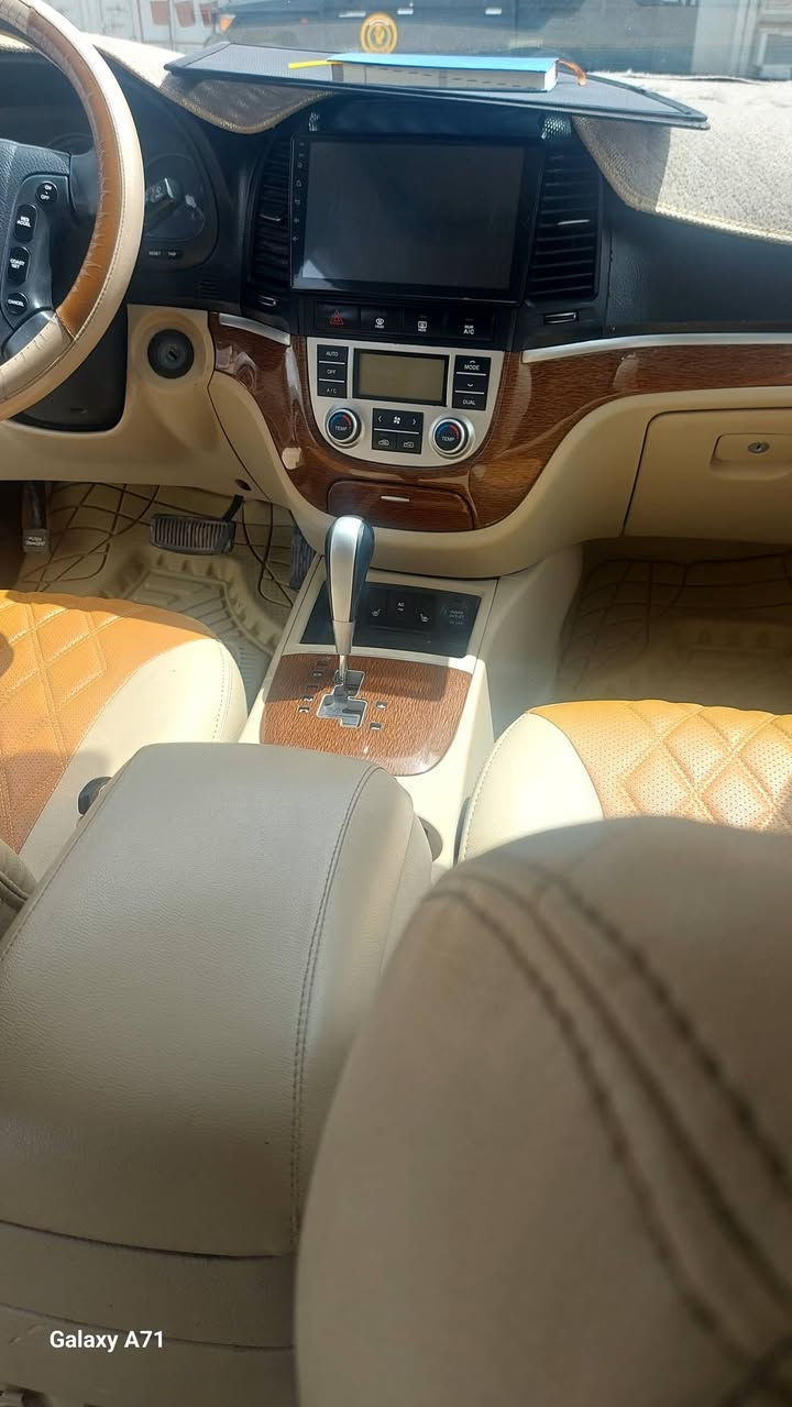 سنتافيه للبيع موديل ٢٠٠٨فول ٦سلندر ٧راكب رقم بغداد باسمي هزه جديده وسنويه جديده وارد امريكي السعر ١٢٠ وبيه مجال رقم ***********
