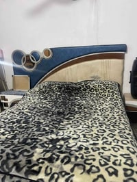 غرفه للبيع نضيفه ب 200 نهايتها الرقم 07730252151