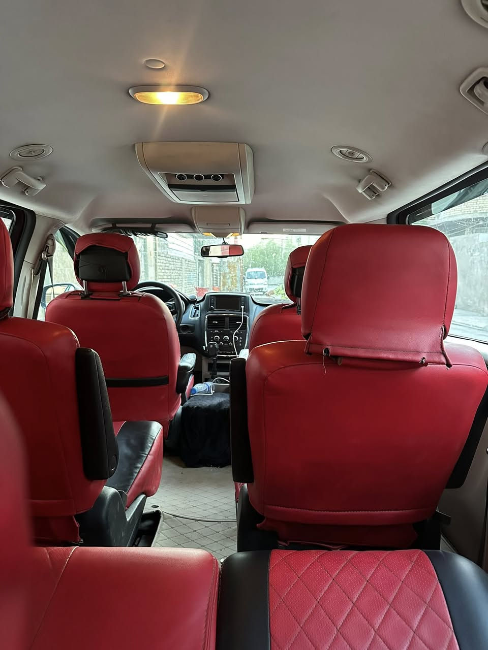 دوج كرفان SXT 2018 - ماشية 88 الف ميل ❤️🔥

• 🚙 محرك 6 سلندر 3600 سي سي
• 🛣️ ماشية88الف ميل فقط
• ❄️ تبريد 3 قطع
• 💡 منظومة زنون عالي وناصي
• 🔩 تخم تاير جديد
• 💺 كشنات بلع منفصل
• 🌡️ الحماوة ما تعبر النص نهائيًا
• 🎮 تحكم من الستيرن
• ♻️ نظام ECO الاقتصادي
• 🛞 بيبان وصندوق ميكانيك (ليست كهربائية)
• 🔄 رقم بغداد الجديد وتحويل ثاني يوم

تفاصيل الحادث:
🚧 صبغ جهة اليسار بسبب حادث في بغداد، موضح بالصور
🚧 باب الجانب الأيمن أيضًا مصبوغ لغرض توحيد اللون والمظهر الجمالي
بيها دخانه بيضه فقط عند التشغيل

الموقع: بغداد - العبيدي
رقـم صـاحـب السـيـارة: ‭0770 923 5383‬

السـعـر 155 وبيها مجال
