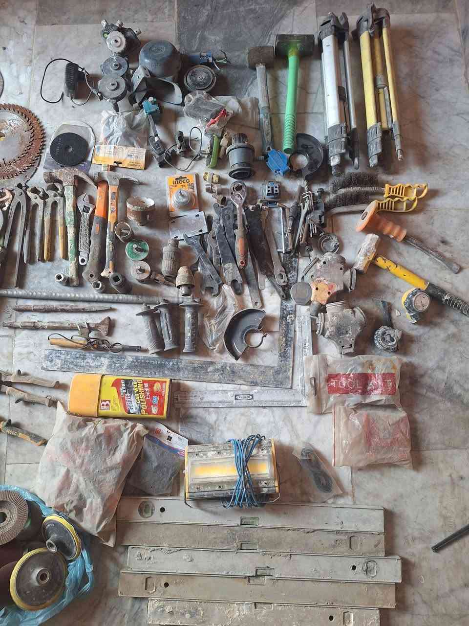 للبيع عده مستعمله بنص سعرها غير متواجد فيسبوك وتساب ***********
#مكاني_الدوره_ماكو_توصيل 
عربانه مستعمله ٢٥٠٠٠
عربانه جديده ٤٠٠٠٠
كريكات ١٥ واحد ٢٥٠٠٠
ليزر ديولت اصلي اخضر ١٥٠٠٠٠
ليزر بوش اصلي احمر ١٠٠٠٠٠
العدد والغراض الناعمه الي بثلاث صور ١٠٠٠٠٠
ماسكات سرميك وجام ٤ قطع ١٥ الف
مصاطر المنيو ٩ ب ١٥٠٠٠
مسدس طلق طول ٣ متر ١٥٠٠٠
هزاز ٣٠٠٠٠
قاطعه سرميك ٢٥٠٠٠
باتري وشاحن مال دريل براغي ٥٠٠٠
برميل عدد ٢ ب ١٠٠٠٠
كونيه جديده عدد ٣ ب ١٠٠٠٠
ساعه ضغط شركه اطلس ١٥٠٠٠
